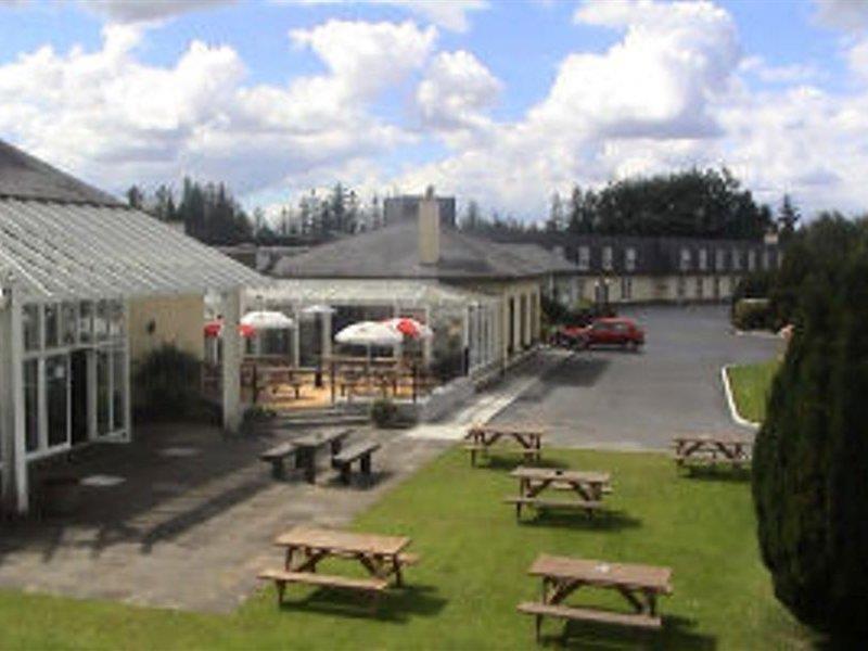 Connemara Gateway Hotel Oughterard Eksteriør bilde